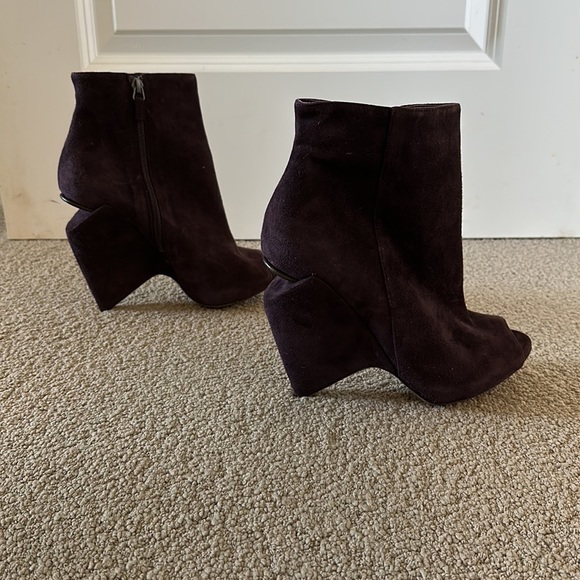 Nicholas Kirkwood architectural chunky cut out heel stacked wedge pee toe bootie